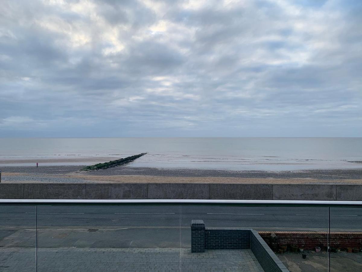 Beach View Apartment With Balcony And Sea View - Pet Friendly 克利夫利斯 外观 照片