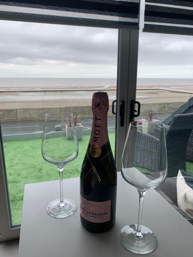 Beach View Apartment With Balcony And Sea View - Pet Friendly 克利夫利斯 外观 照片