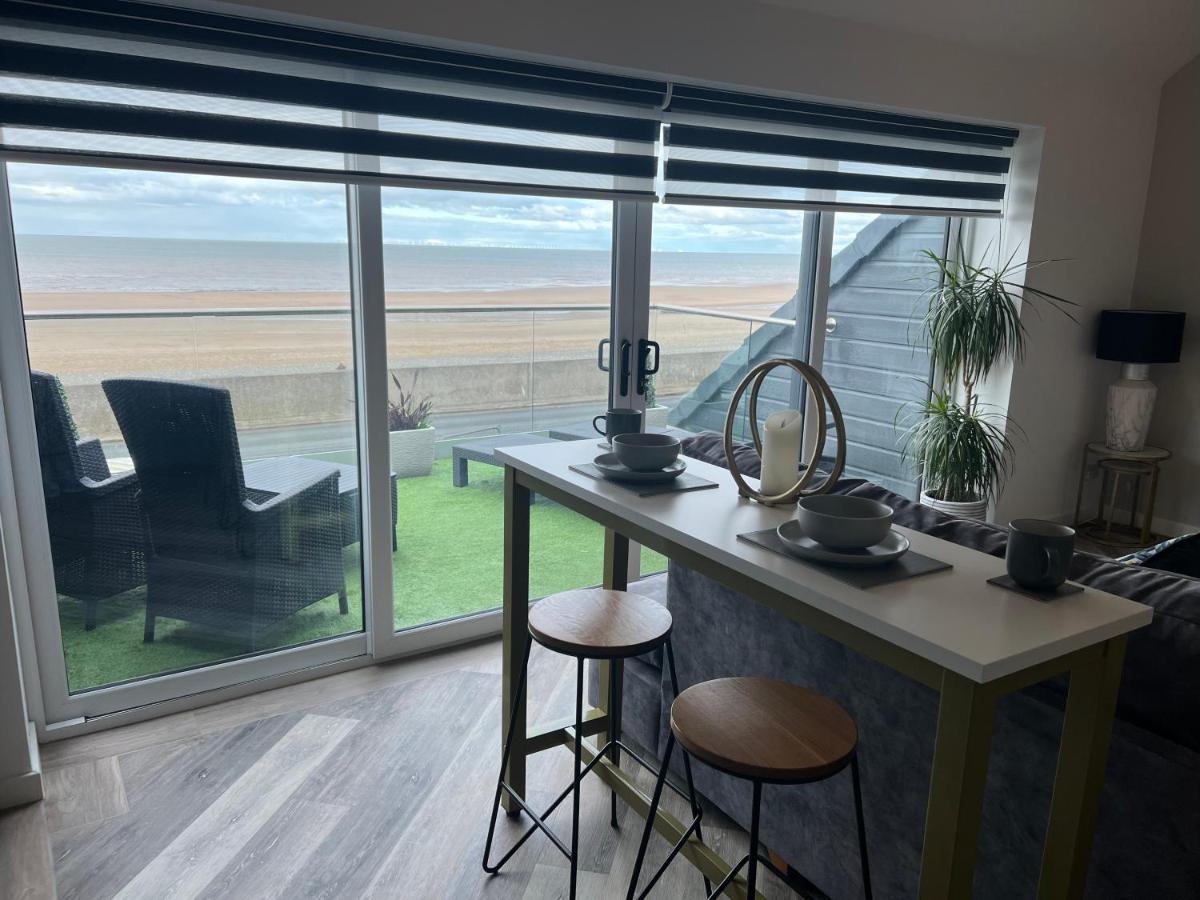 Beach View Apartment With Balcony And Sea View - Pet Friendly 克利夫利斯 外观 照片